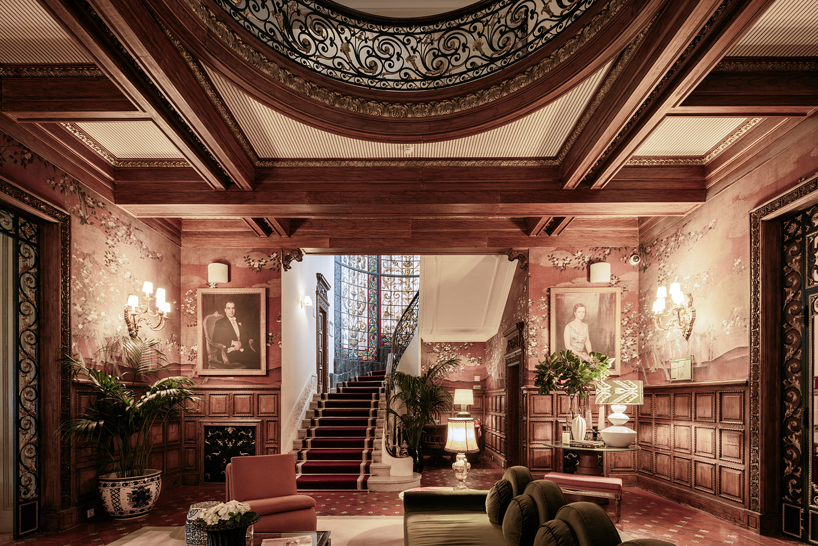 Hotel Infante de Sagres grand atrium